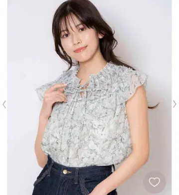 Noela 꽃무늬 프릴 반팔 블라우스