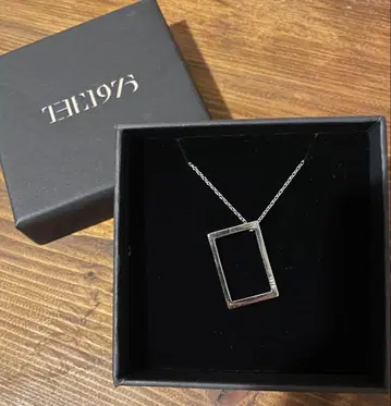 새상품 The 1975 목걸이
