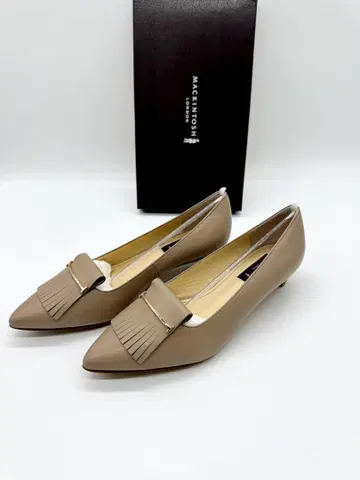 새상품 매킨토시 스틸레토 펌프스 베이지 24.5cm