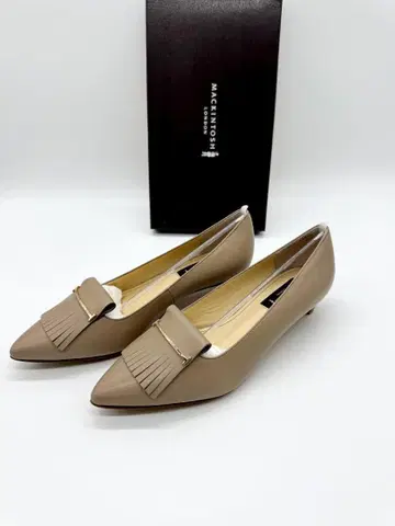 새상품 매킨토시 스틸레토 펌프스 베이지 22.5cm