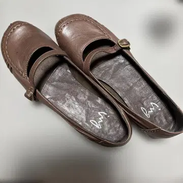 브라운 가죽 스트랩 신발 23