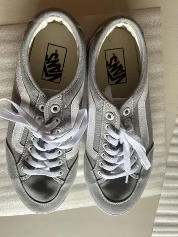 Vans 그레이/화이트 스니커즈