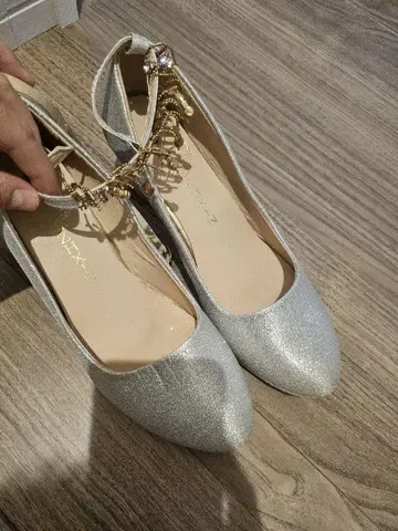 실버 글리터 펌프스 25.5cm