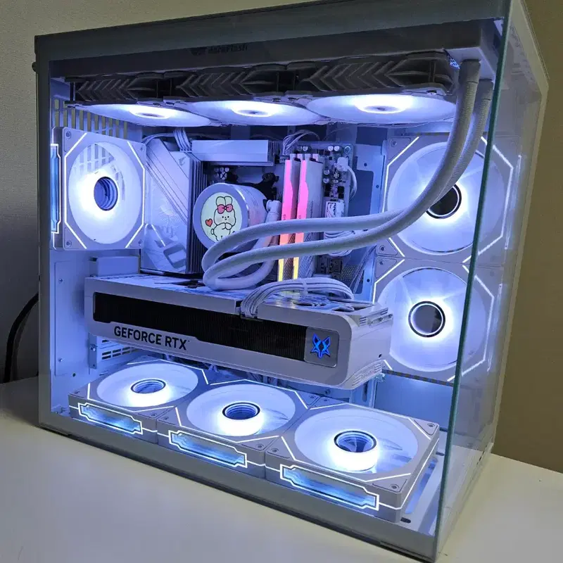 9950X3D RTX5080 고사양 화이트 데스크탑