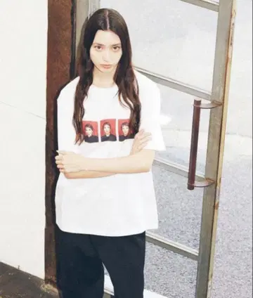 아이디어 IDEA WINONA PHOTOBOOTH T-SHIRT