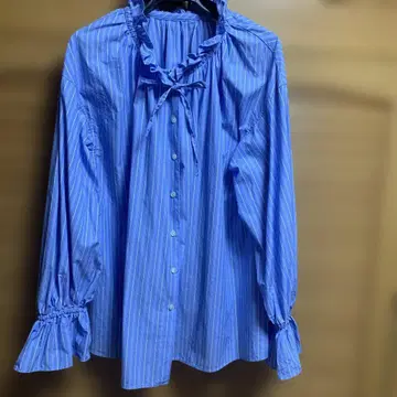 슬로브 이에나 옷깃과 소매 프릴 블라우스 이번 시즌 미사용에 가까운