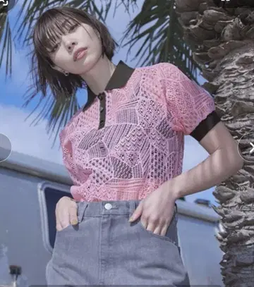 핑크 레이스 반팔 셔츠 그레이 옷깃