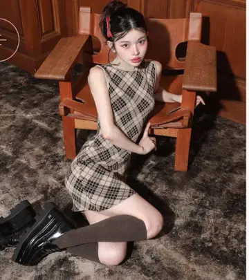 다리치 체크 자카드 슬리브리스 니트 미니 원피스 BEG