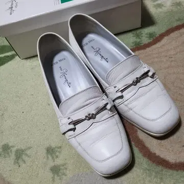 긴자 카네마츠 아쿠아벨 로퍼 화이트 24