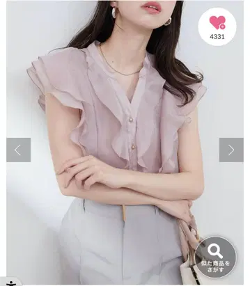 프릴이 달린 핑크 쉬폰 셔츠