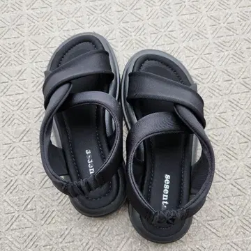 블랙 크로스 스포츠 샌들