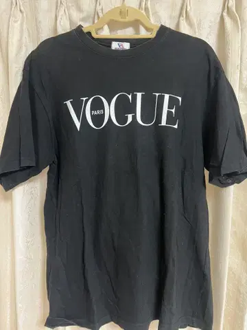 VOGUE 반팔 티셔츠