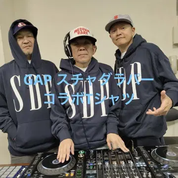 새상품급 스차다라파 GAP 갭 콜라보 티셔츠 네이비 사이즈 XL