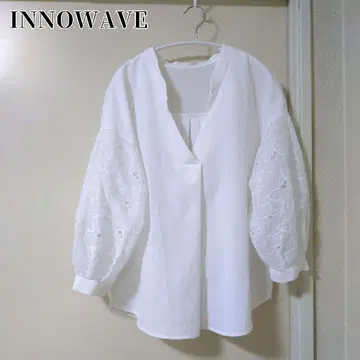 INNOWAVE 자수 화이트 블라우스 반소매