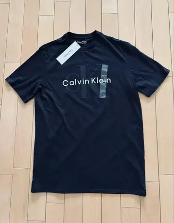 택 포함 새상품 캘빈클라인 Calvin Klein 블랙 티셔츠 XS