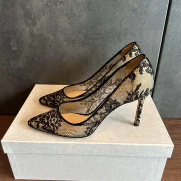 컨디션 최상 JIMMY CHOO 지미추 펌프스 전체 레이스 꽃무늬 37