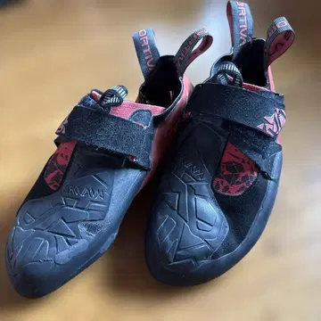 LA SPORTIVA SKWAMA 클라이밍 신발 빨간색/블랙