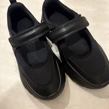 지유 볼륨 밑창 벨트 스니커즈 신발