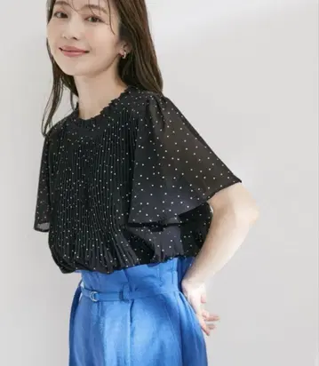 VIS 비스] 플레어 쉬폰 플리츠 블라우스 도트 무늬