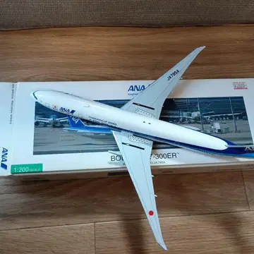 ANA 보잉 777-300ER 1:200 스케일