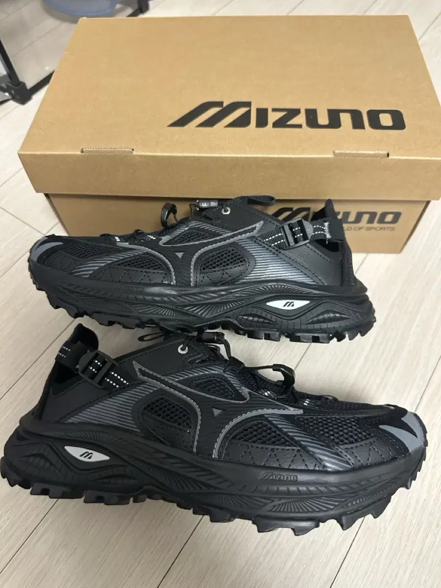 Mizuno Racer Trail SE Black 240 New