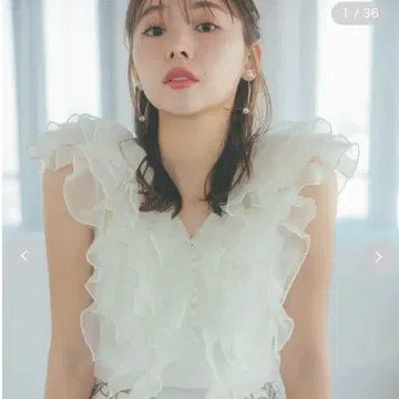 SNIDEL 슬리브리스 프릴 블라우스