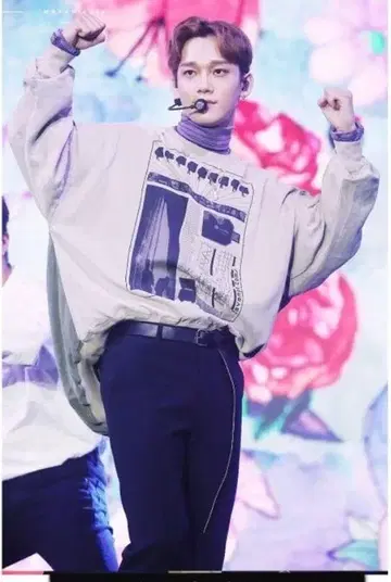 명작 C.E round pattern pull over 카브엠트 EXO