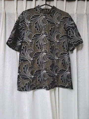 AMERI EVELYN LACE TOP 아메리 레이스