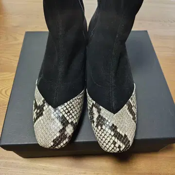 Dhyana. 발끝 절개 숏부츠