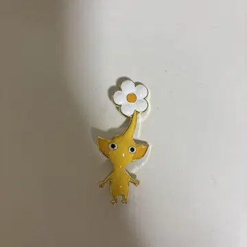 노랑 피크민 핀 배지