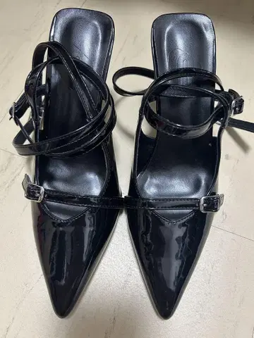블랙 스틸레토 하이힐