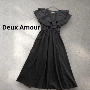 Deux Amour 프릴 슬리브 원피스 블랙