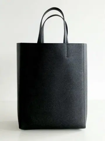 ineedmoreshoes 가죽 토트백 블랙