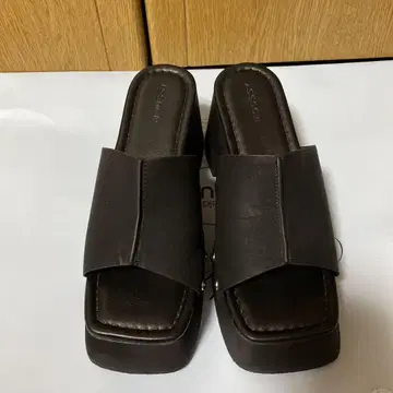 MOUSSY 샌들