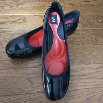 키비라 KIBERA 블랙 에나멜 플랫 슈즈 25.5cm