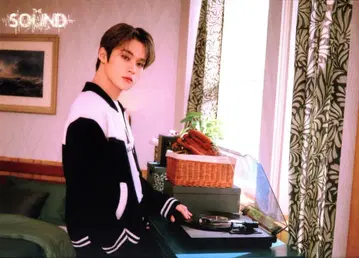 StrayKids Lee Know THE SOUND 5/6