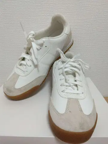 유니클로 C 스니커즈