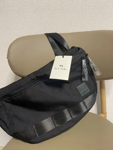 폴스미스 바디백 블랙