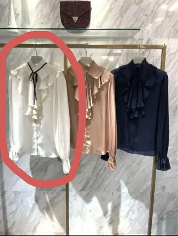 새상품급 센터 프릴 블라우스 릴리 브라운
