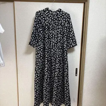 토끼 패턴 블랙 롱 원피스 7부 소매