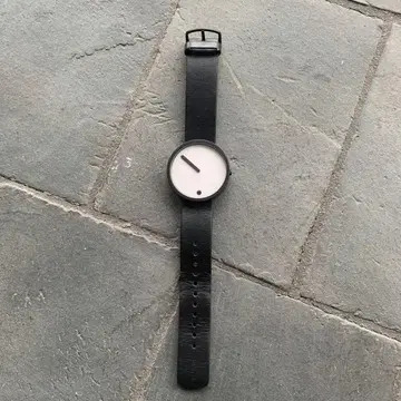 PICTO 손목시계 블랙 화이트