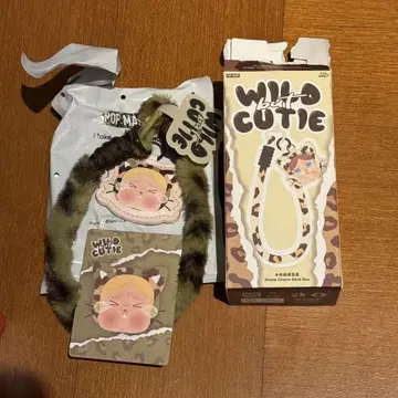 CRYBABY Wild but Cutie 폰 참 Camo 그린