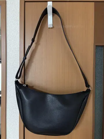 컴팩트 바나나 숄더백