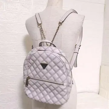GUESS 작은 퀼팅 백팩