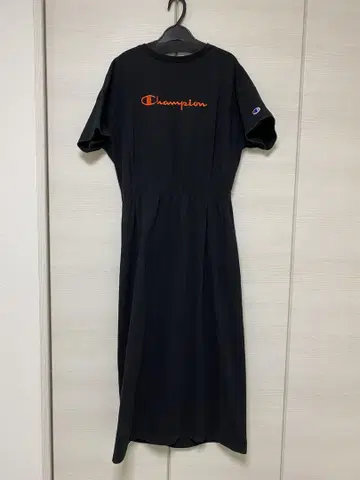 챔피온 반팔 원피스 블랙