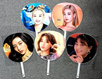 TWICE 멤버 JIHYO 부채 5개