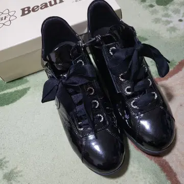 새상품급 BeauFort 블랙 에나멜 캐주얼 슈즈 24