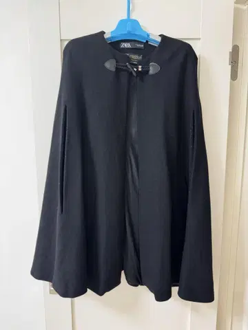자라 블랙 케이프 Manteco 제작