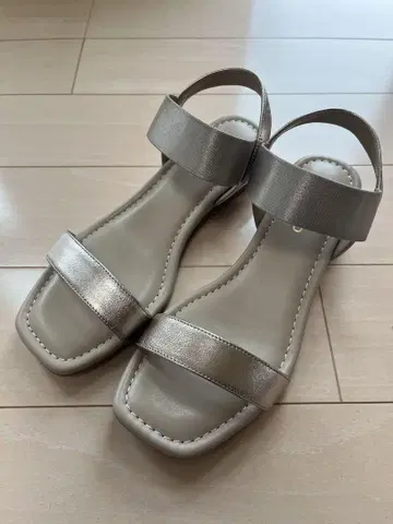 히미코 HIMIKO 밴딩 벨트 샌들 브론즈 23.0cm