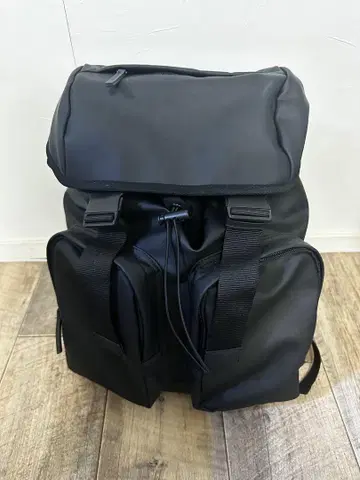 자라 러버 피니시 멀티 포켓 백팩